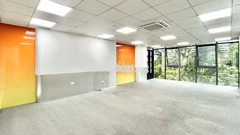 Chùa Láng - Sàn mới 100% mặt tiền full kính 100m2 giá chỉ 17tr/tháng