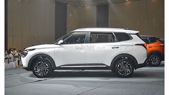 Bán xe Kia Caren 2025 7 chỗ màu trắng