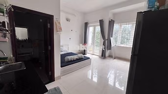 phòng 30m2 ban công cửa sổ thông thoáng như  hình