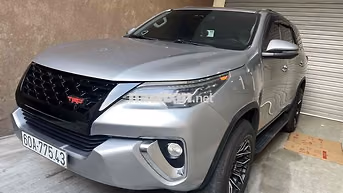 Toyota Fortuner 2020 Bạc 7 chỗ số tự động