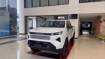 Xe Toyota Hilux Standard 2.8L 4x2 MT 2026