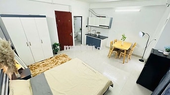 STUDIO BAN CÔNG CỬA SỔ MỚI SIÊU RỘNG NGAY NGÃ TƯ MAI DỊCH 