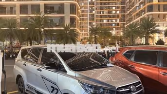 Toyota Innova 7 chỗ Bạc