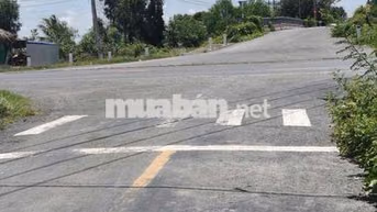 Đất 2 mặt tiền đường kênh lớn.