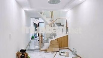 Nhà đẹp ở ngay 2 tầng 33m2, ngang 3m nở hậu, Võ Văn Tần, chợ Bàn Cờ 