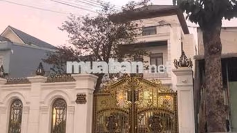 Biệt Thự Thành Phố Mới , gần eaon. 320m2 1 trệt 1 Lầu full nội thất