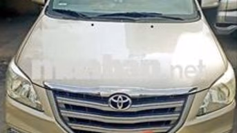 Toyota Innova 8 chỗ Vàng cát