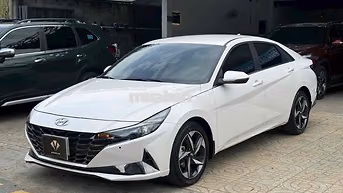 Hyundai Elantra 2.0 Cao cấp 2022 lướt mới 1.2V