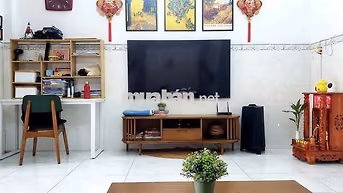 Nhà Phú Lợi, gần vòng xoay Hiệp Thành 3, giá 8 triệu/tháng có máy lạnh