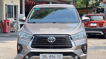 Toyota Innova 2.0E Số sàn 2022 Nâu Đồng