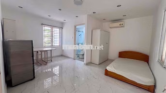 CHO THUÊ NGUYÊN TẦNG 3 - NHÀ MẶT TIỀN - 2 PHÒNG - 2 WC - BAN CÔNG