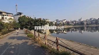 Bán nhà 2 mặt tiền, 1 mặt view hồ