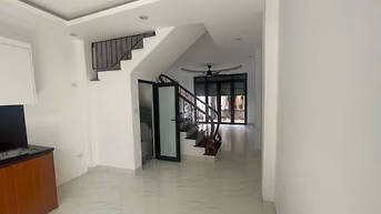 Cho thuê nhà nguyên căn 3 tầng mới xây ngõ 32/43 An Dương - Hồng Hà