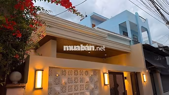Cho thuê nhà nguyên căn cao cấp mới 100% gần biển Hòn Chồng Nha Trang