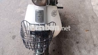 Honda Super Cub 50 Cổ điển Xanh rêu, trắng