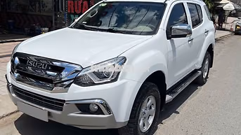 Isuzu Mu-X 2020 số sàn máy dầu nhập Thái