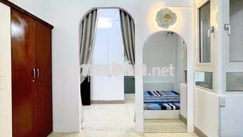 CHO THUÊ CĂN HỘ FULL NỘI THẤT, CỬA SỔ GIẾNG TRỜI, PHÒNG ĐẸP, Ở NGAY