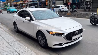 Mazda 3 Luxury 2024 màu trắng lướt 15.000 km