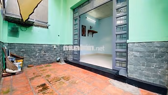 Ngộp Mới Có Nhú: 3 Tỷ Nhà Cấp 4 , DT Rộng , Ô Tô Đổ Cửa .