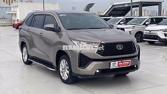 Toyota Innova Cross 2.0V 2025 Đồng ánh kim