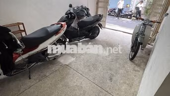 Nhà cho thuê Xe hơi đậu trong nhà Thích Quảng Đức 9x6m 4pn giá 20 Tr 