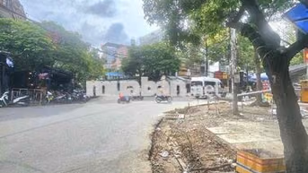 - dt ; 5m5×8m , nhà 1 trệt 1 lầu củ tiện xửa chửa hoặc xây mới  - vị t