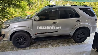 Toyota Fortuner 2016 Số sàn Bạc 300.000 km