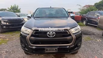 Toyota Hilux 2.4L 4x2 AT 2022 Đen