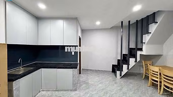 NHÀ DÃY SIÊU XỊN, 1 TRỆT 1 LẦU, SÂN ĐỂ XE RIÊNG, BẢO VỆ 24/7