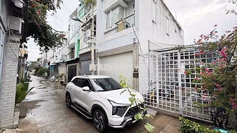 NHỈNH 5 TỶ NHÀ 2 TẦNG HẺM XE HƠI NGAY PHẠM VĂN ĐỒNG- HOÀN CÔNG ĐỦ
