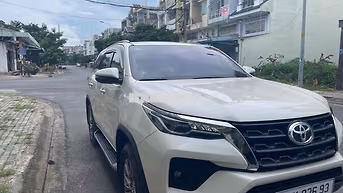 Toyota Fortuner SUV Trắng Tự động 7 chỗ