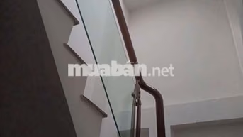 nhà sạch sẻ vô ở liền cho thuê 6 tháng 