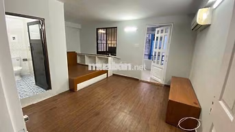 Cho Thuê Căn Hộ Ban Công Lớn Tách Bếp Full NT Ngay ĐH Kinh Tế UeH Q10