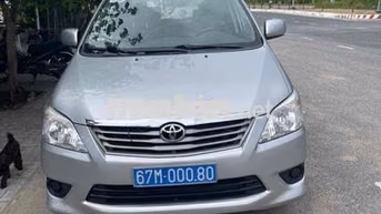 Toyota Innova Bạc