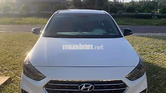 Hyundai Accent Trắng 5 chỗ