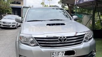 Toyota Fortuner 2.5G 2016 Số sàn Bạc