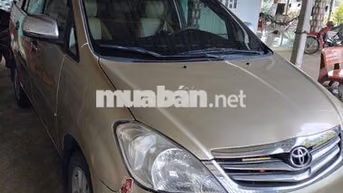 Toyota Innova 7 chỗ Vàng cát Số sàn