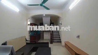 Cho thuê nhà nguyên căn ngõ 175 Định công gần ô tô và sát vành đai 2.5