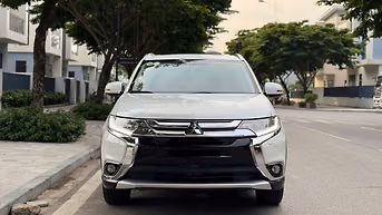 Mitsubishi Outlander 2.0 CVT 2017 Trắng