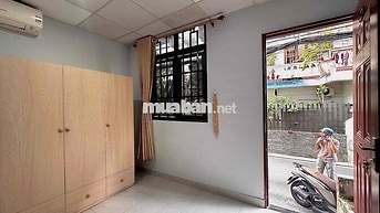 Studio ngay mặt tiền hẻm - Hầm xe / Thang máy - Gần HVHK/ GaT3/Etown