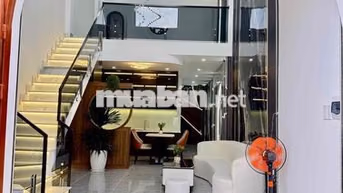 Bán Nhà Sổ Chung 4m4x13,đúc lửng ,HXH 2tỷ650tr,2/ Lê Văn khương