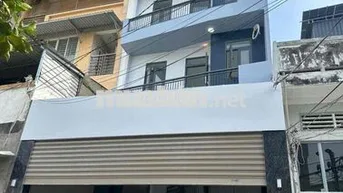 nhà mới xây 100% 2 mặt tiền trước sau đậu được 2 xe oto trong nhà