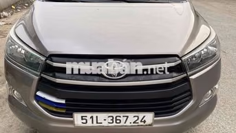 Toyota Innova 2.0 E 2017 Số sàn màu đồng