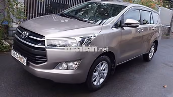 Cần bán xe Innova E sản xuất 2019 nâu đồng ánh kim