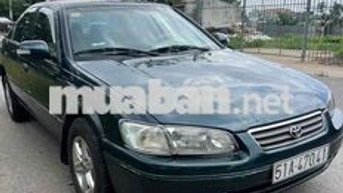 Toyota Camry GLI Số sàn Xanh