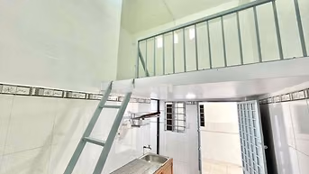 🔥PHÒNG GÁC CAO 2M SẴN MÁY LẠNH_THANG MÁY_CÁCH ĐH TÀI CHÍNH MKT 1,5KM