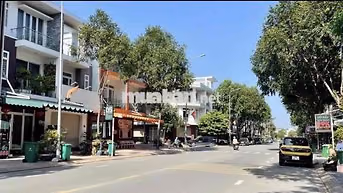 Cho thuê nhà 1 trệt 2 lầu mặt tiền đường N1 khu dân cư D2D
