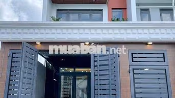 Cho Thuê Nhà Mới Xây DT 180m2 1Trệt 2Lầu 4Pn 3Wc Sân Đậu Ôtô