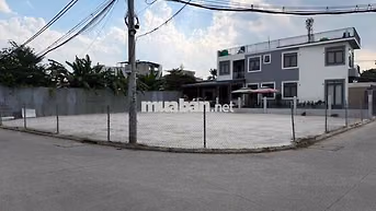 Cho Thuê Đất Đã Cán Nền Xi Măng Góc 2 Mặt Đường Gần Chung Cư APĐ