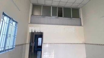 nhà góc 2MT KD sầm uất ngay chợ 5x16 gác lửng 2pn vỉa hè rộng rãi